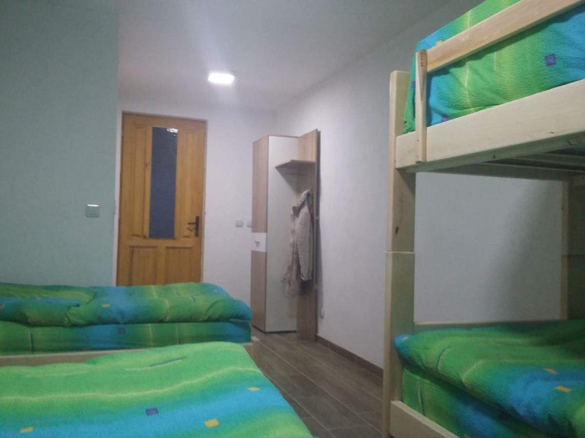 Domacinstvo Kod Gere Bed & Breakfast Crni Vrh Ngoại thất bức ảnh