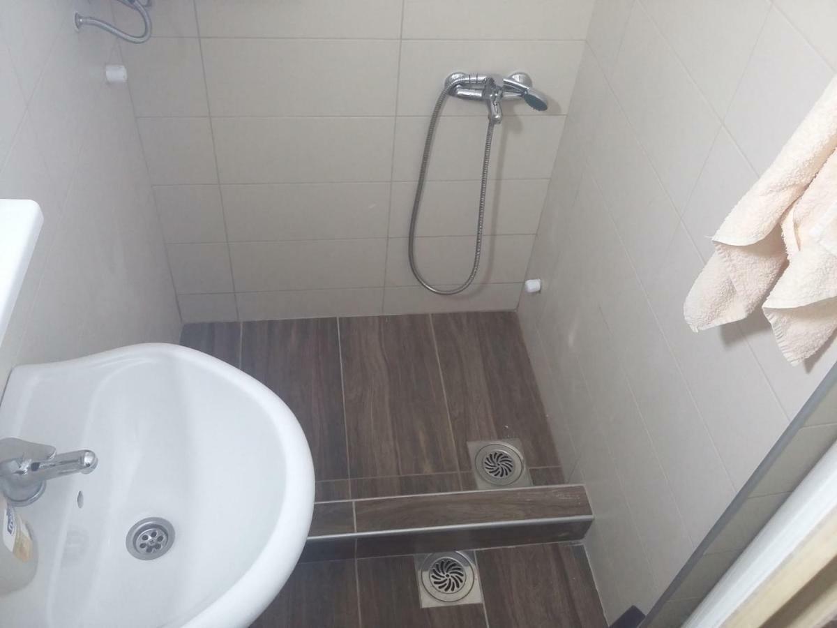 Domacinstvo Kod Gere Bed & Breakfast Crni Vrh Ngoại thất bức ảnh
